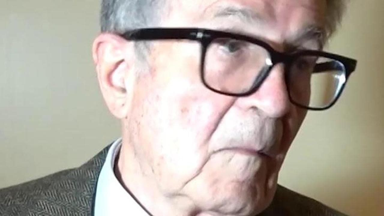 Ventotene, Prodi si arrabbia con giornalista: "Che cavolo mi chiede? Modo volgare di fare politica"
