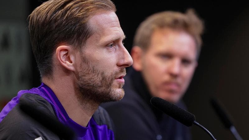 Oliver Baumann e sullo sfondo Julian Nagelsmann