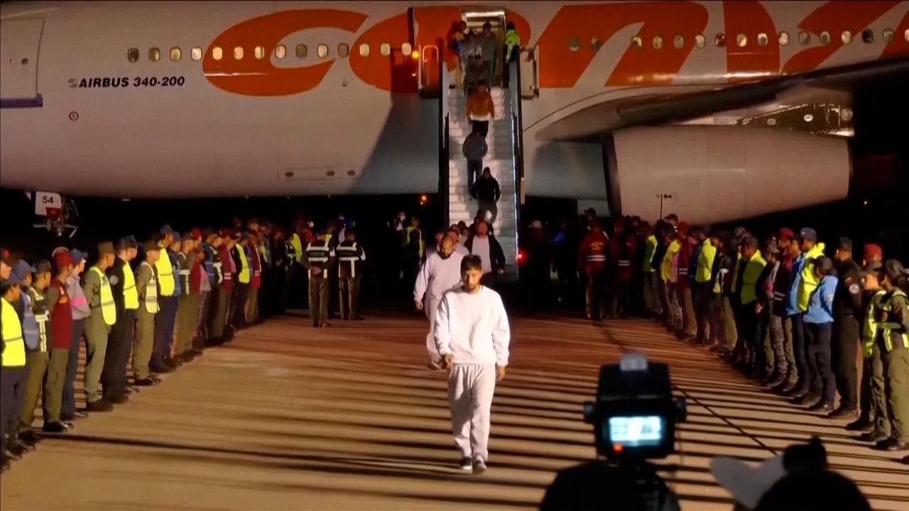 Venezuela: arrivato il primo volo con 199 migranti espulsi dagli Usa