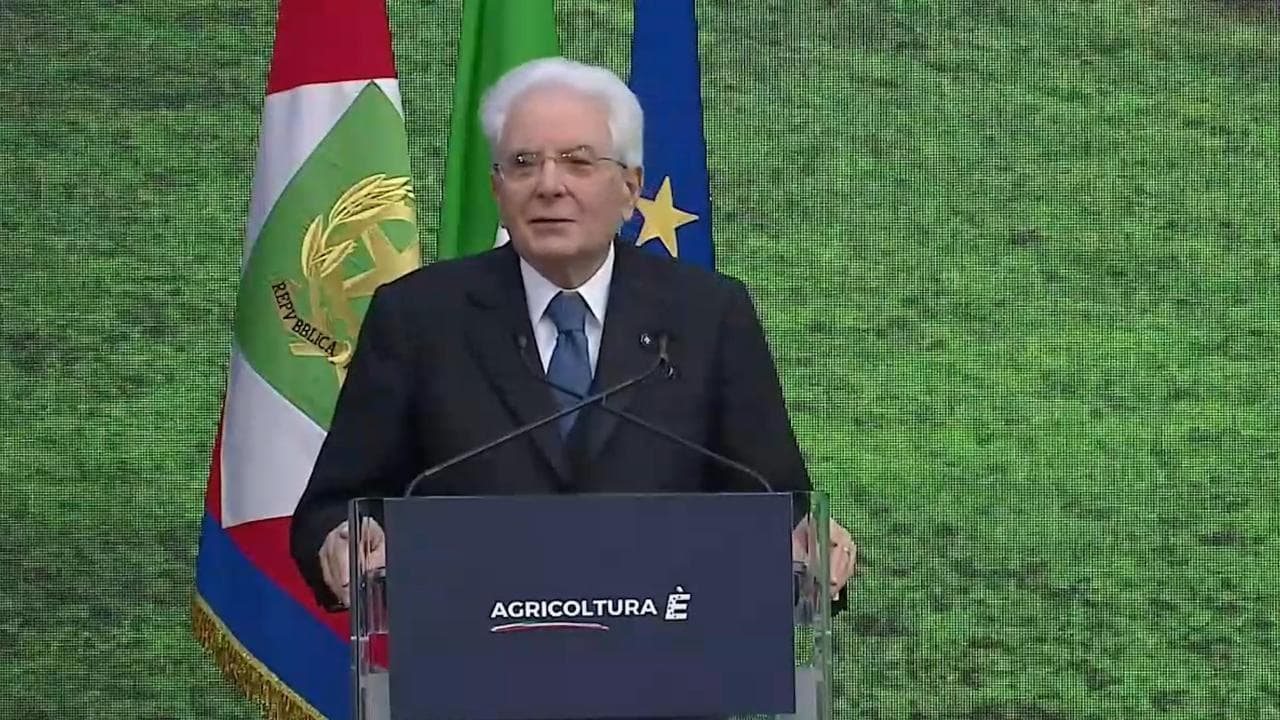Mattarella: "Gli italiani lieti del ritorno del Papa in Vaticano: auguri di una veloce ripresa"