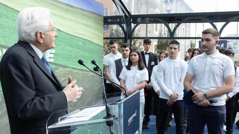Mattarella: “Statisti coraggiosi idearono l’Europa. Ma la Ue si aggiorni, servono decisioni veloci”