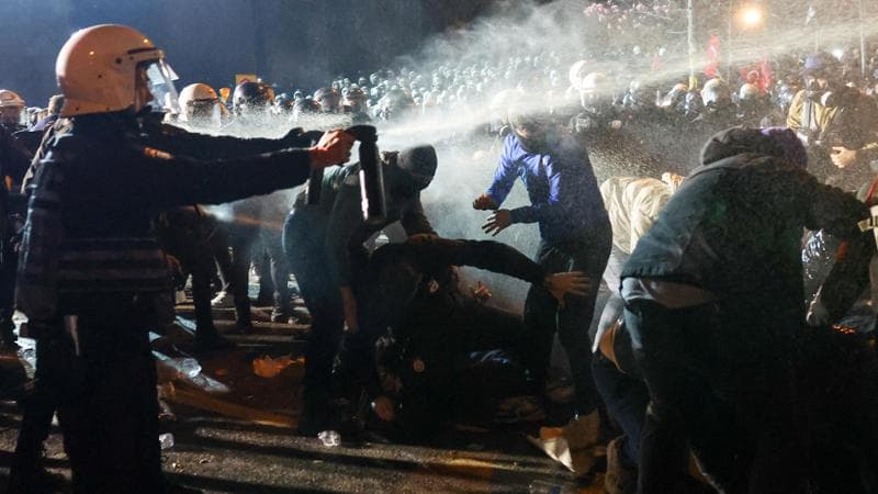 Gli scontri a Istanbul dopo l'arresto del sindaco Imamoglu