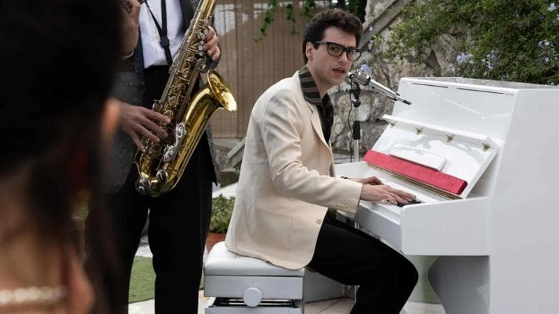 “Champagne”, per brindare agli ascolti: il film su Peppino di Capri batte tutti