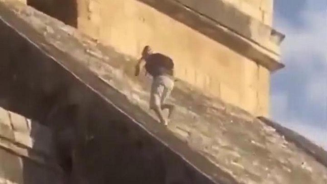 Messico, turista scala la piramide Maya di Kukulkan e tenta la fuga: arrestato