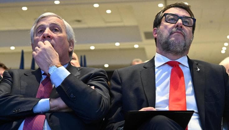 La premier convoca i suoi vice: basta liti. E frena gli eccessi di Salvini contro Macron