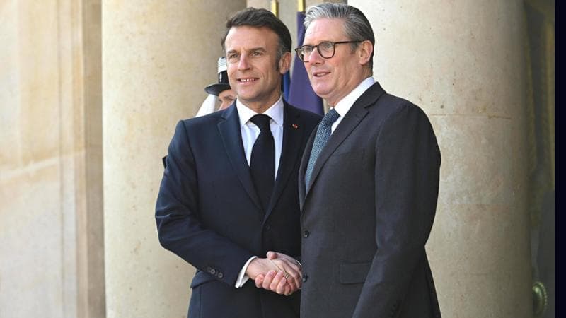 Ucraina, il piano di una “forza di rassicurazione” di Macron divide i Volenterosi: l’Italia si sfila