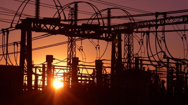 Arera, sollievo in bolletta per i clienti vulnerabili: “Calo del 2,4% per la luce”