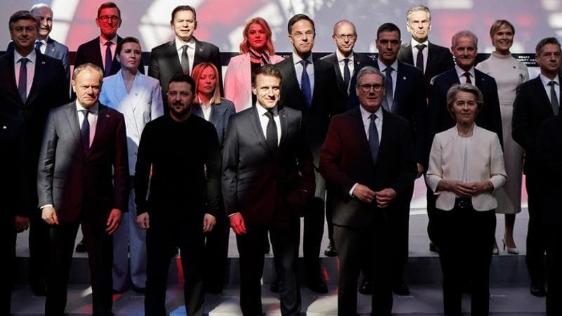 Truppe a Kiev, i volenterosi divisi. Londra e Parigi: “Andiamo avanti”