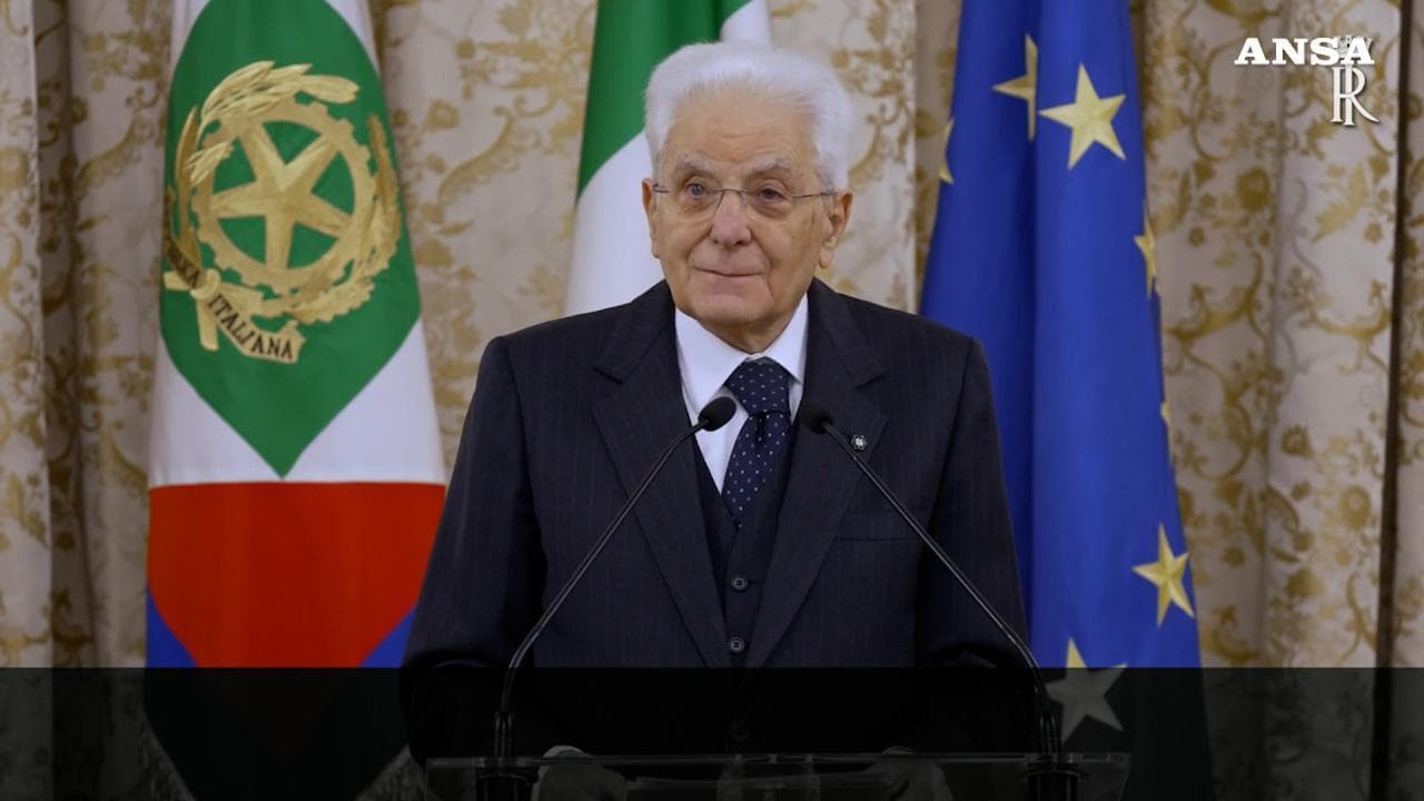 Mattarella: "Le Forze armate devono difendere democrazia e diritto internazionale"