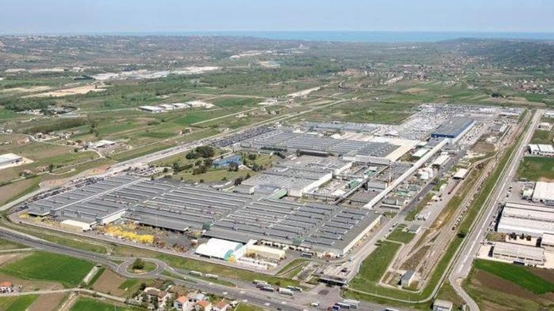Stellantis, assunti 114 giovani precari nello stabilimento di Atessa