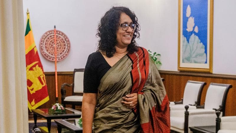 Harini Amarasuriya, sociologa e attivista, guida il governo dello Sri Lanka da novembre 2024. Nel suo esecutivo ci sono altre due donne (Gabriela Bhaskar/ The New York Times)