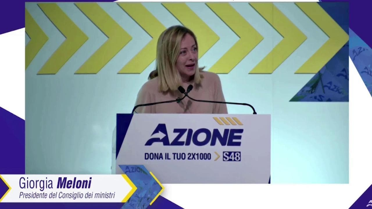 Meloni, la battuta al congresso di Azione: "Dopo l'intervento di Calenda porto moderazione"