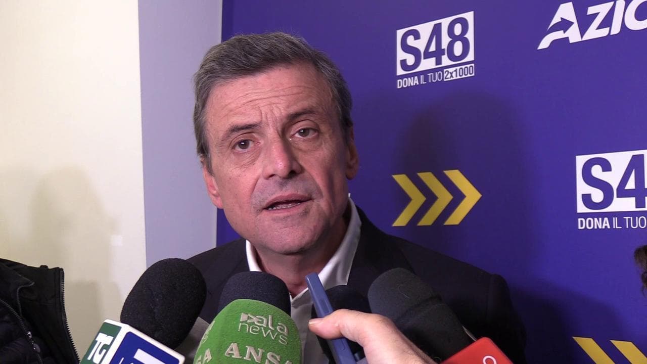 Azione, Calenda: "Partito delle armi? I trasformisti Conte e Salvini problema dell'Italia"