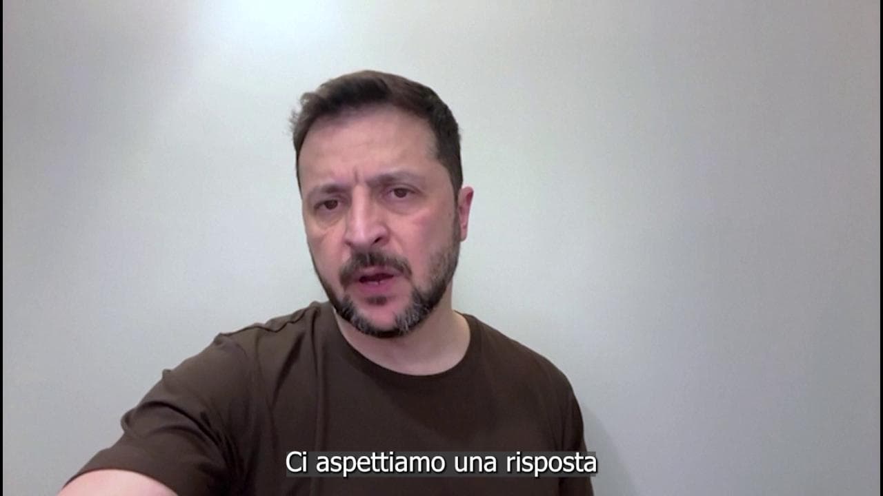 Zelensky, appello a Usa ed Europa: "La Russia deve essere costretta alla pace"