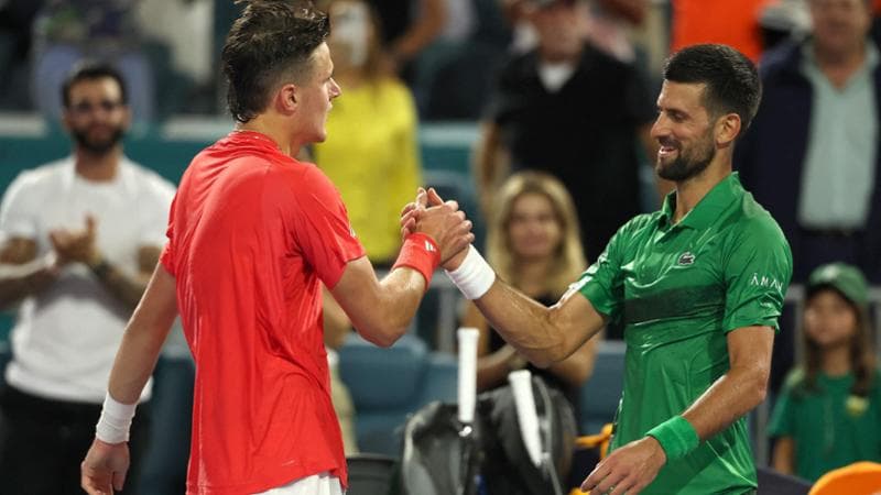 Mensik e Djokovic