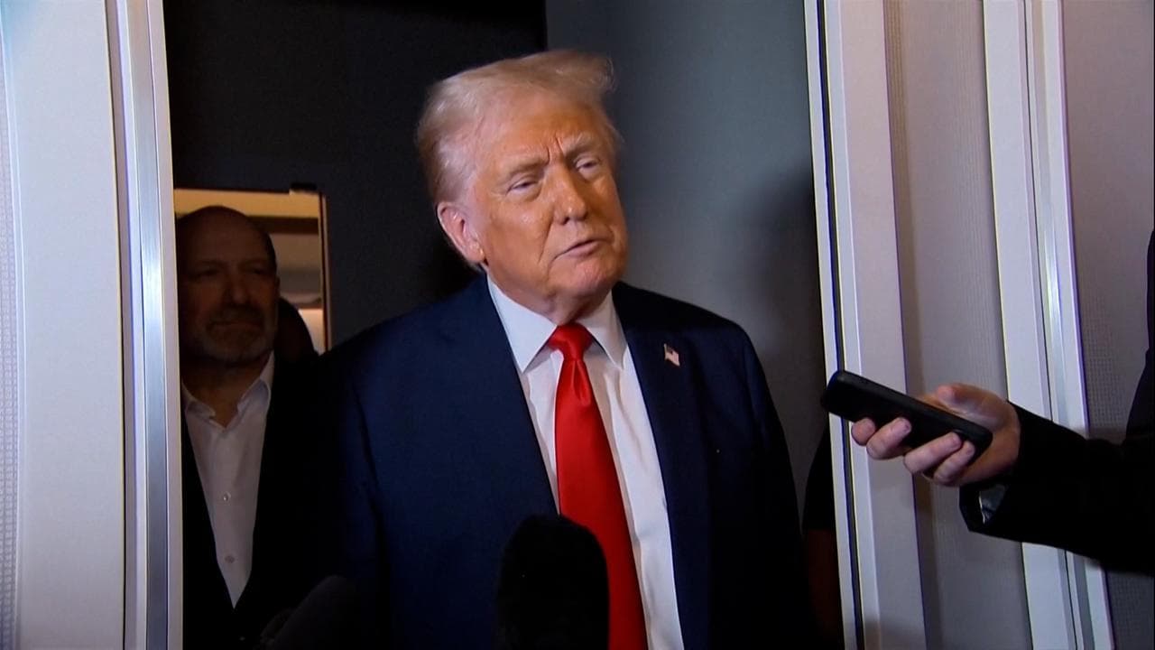 Trump: "Deluso da Putin. Se Zelensky rinegozia l'accordo sulle terre rare, avrà grossi problemi"