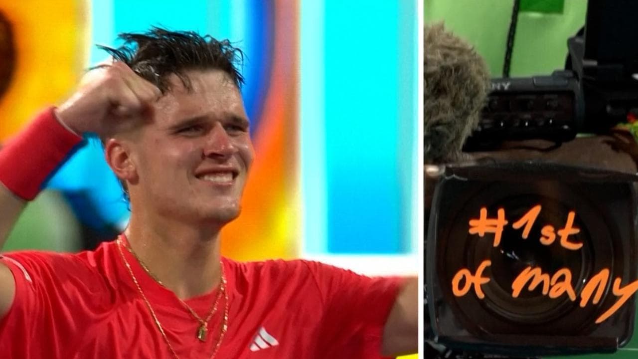 Tennis: a Miami Mensik batte Djokovic. Le lacrime e la scritta: "Primo di una lunga serie"