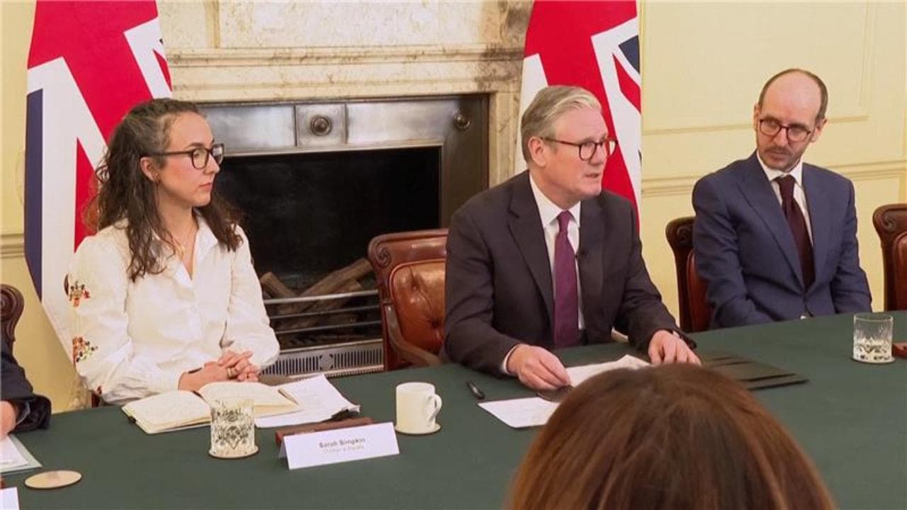 Starmer: " 'Adolescence' sarà proiettata nelle scuole. L'effetto della misoginia è devastante"