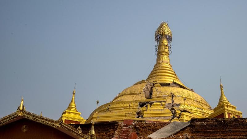 Una pagoda danneggiata dal terremoto a Mandalay
