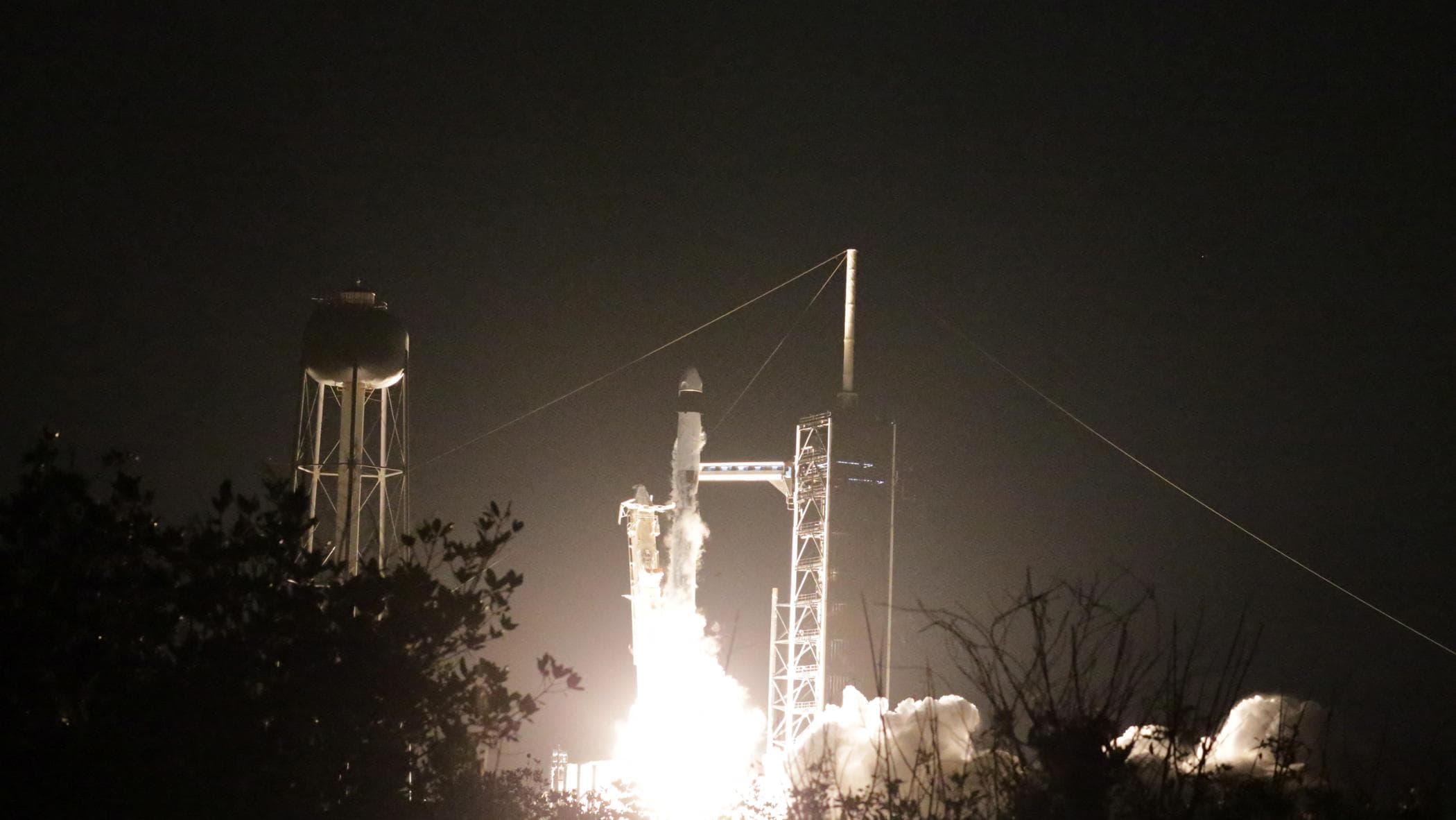 SpaceX北極と南極へのミッション：「Farm2」探査は、船内の市民宇宙飛行士から始まりました
