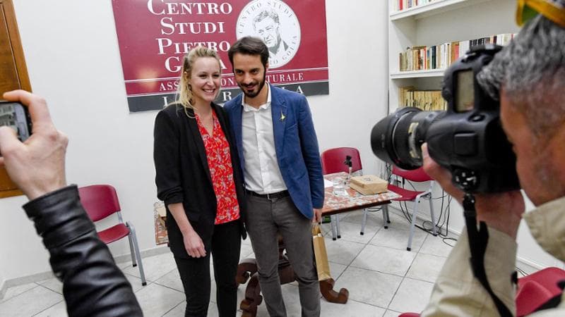 Marion Le Pen, nipote del fondatore del Front National Jean-Marie Le Pen,&nbsp; con il compagno&nbsp; Vincenzo Sofo
