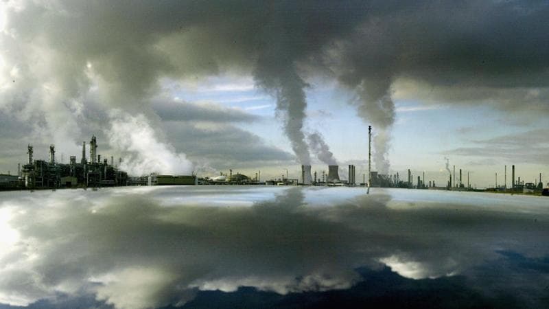 Una foto della raffineria Grangemouth, in Scozia, la più antica del Regno Unito (1924): sarà riconvertita a energie verdi. Getty Images