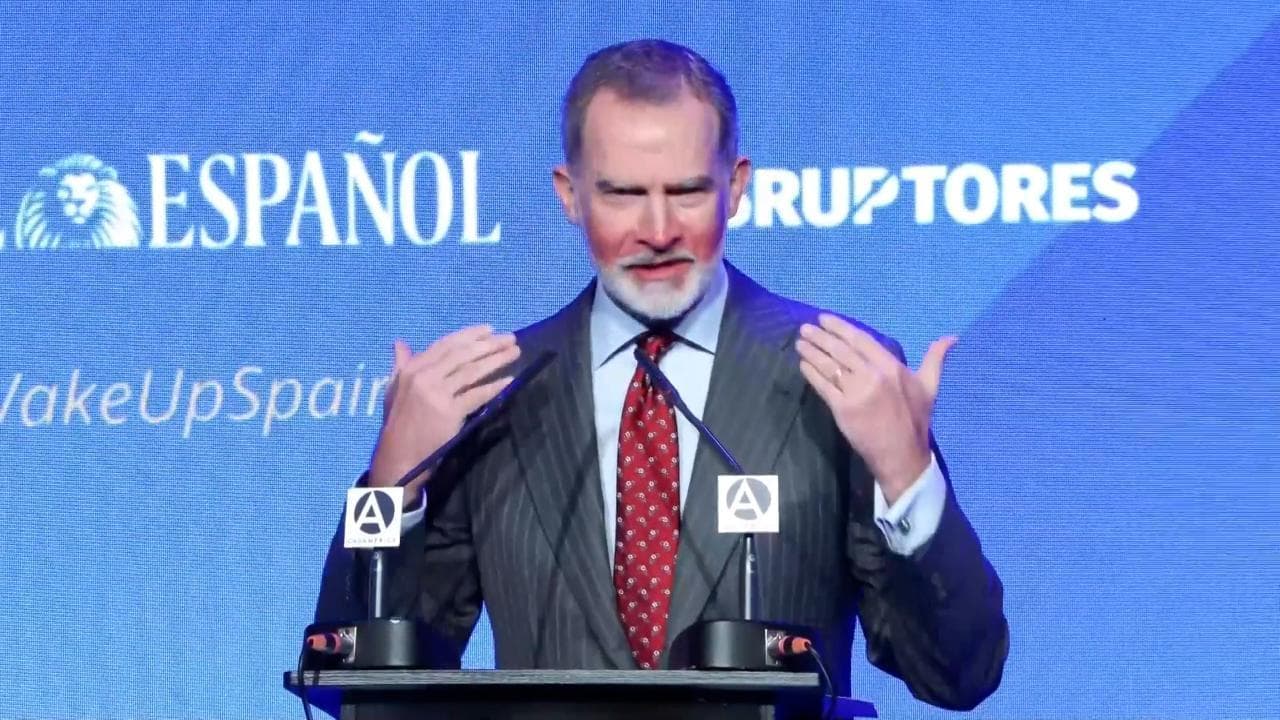 Il re Felipe VI con le guance scottate dal sole: "Ecco cosa succede quando non ci si protegge"