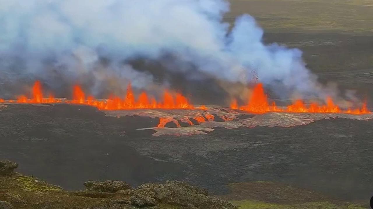 Islanda, erutta un vulcano. Evacuate la città di Grindavík e la celebre Blue Lagoon
