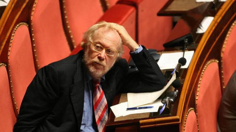 Guzzanti, pensione d’oro e colletta degli amici: “Aiuto, ho solo 14 euro”
