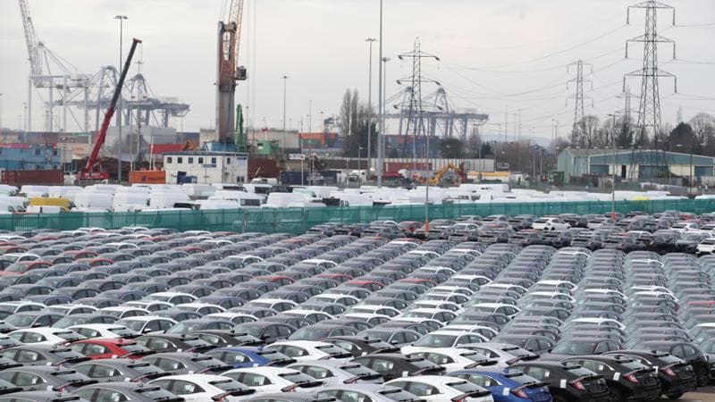 Auto, multe Ue per 15 case. Più tempo per le emissioni