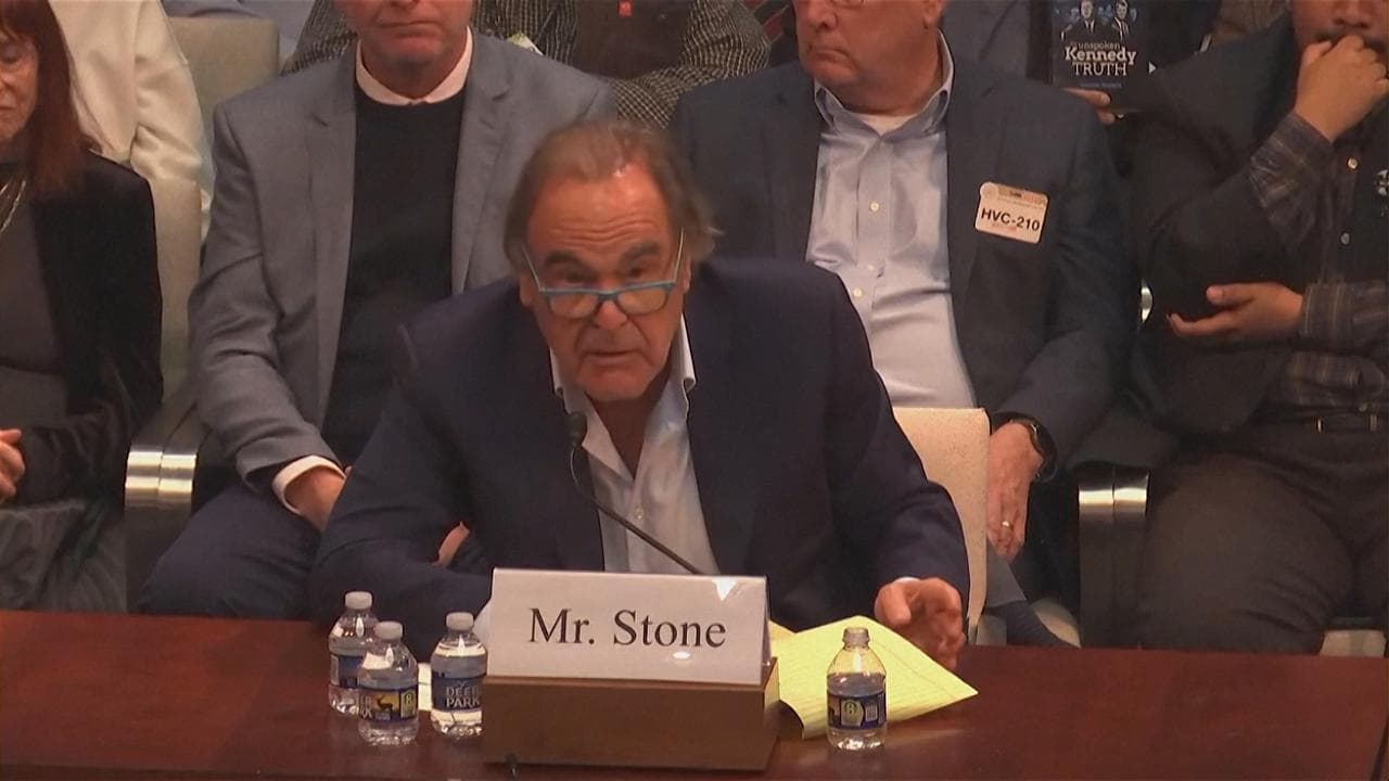 "Riaprite le indagini sulla morte di Kennedy": l'appello di Oliver Stone al Congresso