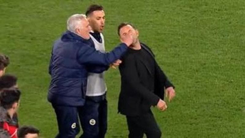 Lo schiaffo di Mourinho a Okan Buruk
