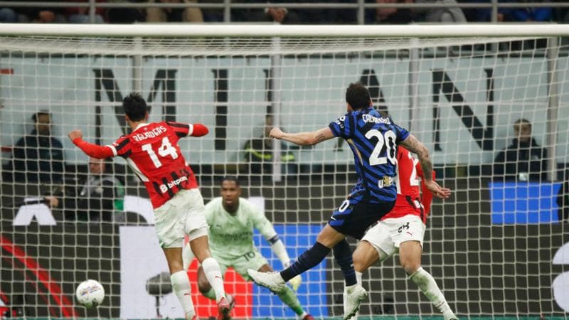 Calhanoglu scaglia il tiro del pareggio interista