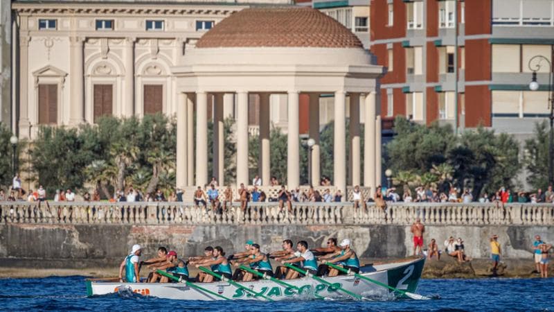 Gare remiere davanti alla Terrazza Mascagni (foto Andrea Dani)