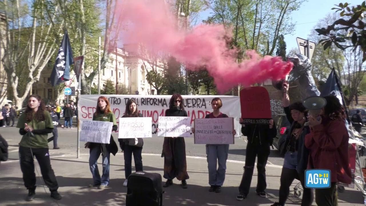 "Un minuto di allarme" degli studenti per Sara e Ilaria, vittime di femminicidio
