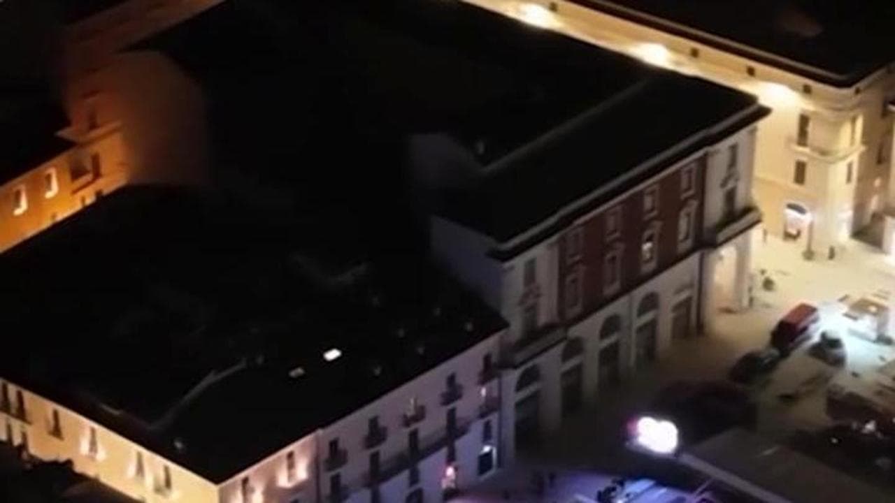 L'Aquila, il giuramento degli ottocento allievi Vigili del fuoco. Le prove in notturna
