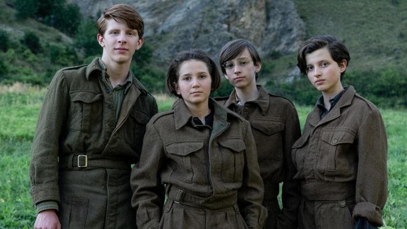 I giovani protagonisti della serie "Fuochi d'artificio"