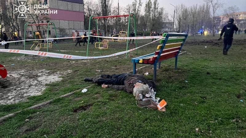Guerra Ucraina-Russia, le news del 4 aprile. Missili russi a Kryvyi Rih: “14 morti, tra cui 6 bimbi, e 50 feriti”