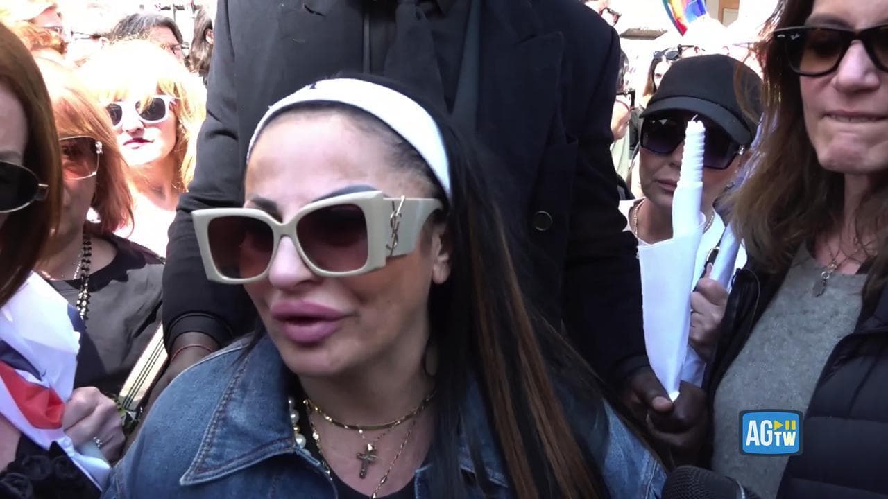 L'influencer Rita De Crescenzo in piazza con i 5s: "Futuro in politica? Prossimamente farò qualcosa"
