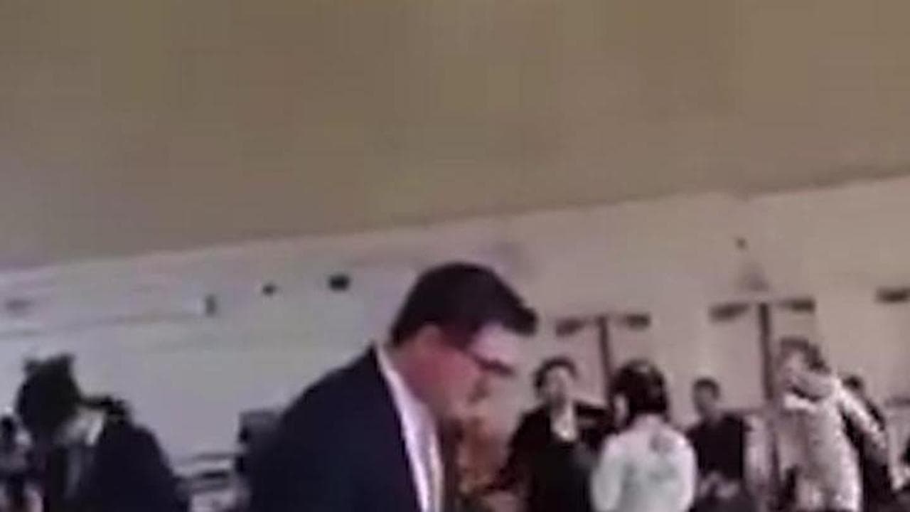 "E' un uomo": rifiuta di gareggiare contro la schermitrice transgender e viene squalificata