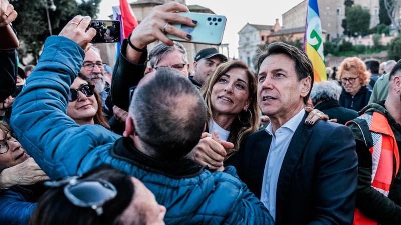 Giuseppe Conte alla manifestazione contro il riarmo organizzata dal M5s
