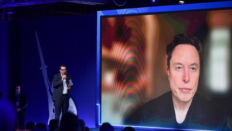 Elon Musk in videocollegamento al congresso della Lega