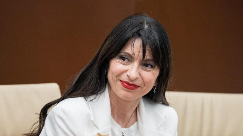 La presidente dell’Umbria Proietti: “Contro di me una campagna d’odio, tra meme e insulti sessisti”