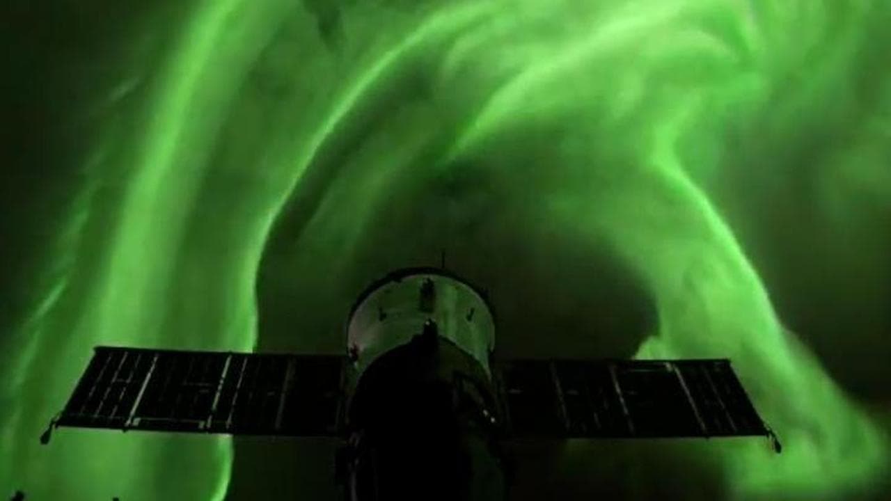 Spazio, l'aurora boreale mai vista così: le immagini dalla Stazione Spaziale Internazionale