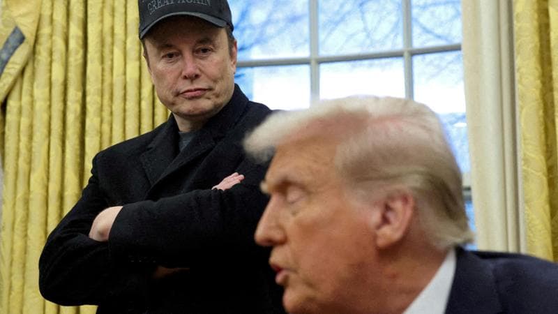 Musk attacca il consigliere al commercio di Trump: “Un cretino”