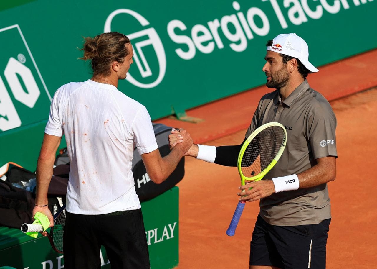 Il saluto a fine partita tra Zverev, n.2 del mondo, e Berrettini, n.34