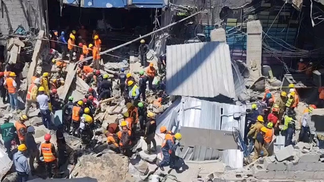 Santo Domingo, crollo del tetto di una discoteca fa 98 morti: i soccorritori scavano tra le macerie
