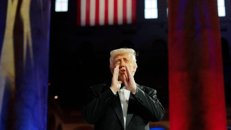 Dazi, la frase shock di Trump: “Tutti in fila per baciarmi il culo”