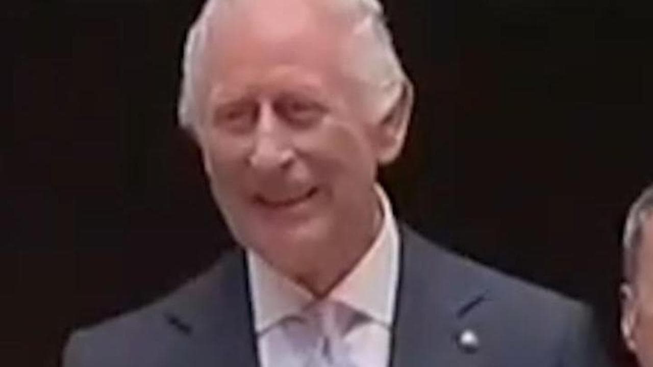 Carlo alla Camera, la gaffe dello speaker: "Intervento terminato". Il re: "Non ho ancora finito…"
