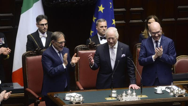 Dall’incontro con Meloni alla visita al Papa: il terzo giorno in Italia di re Carlo e Camilla